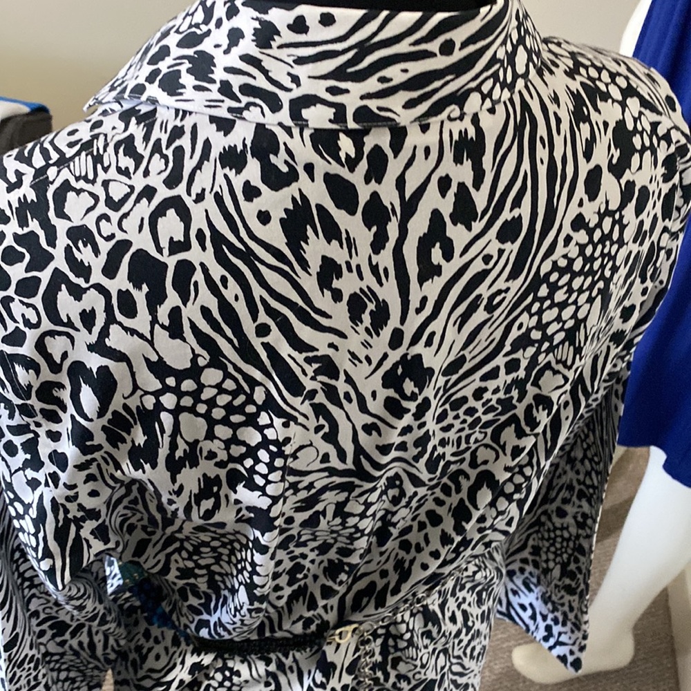 Black And White Zebra Print Button Front Shirt! - image 8